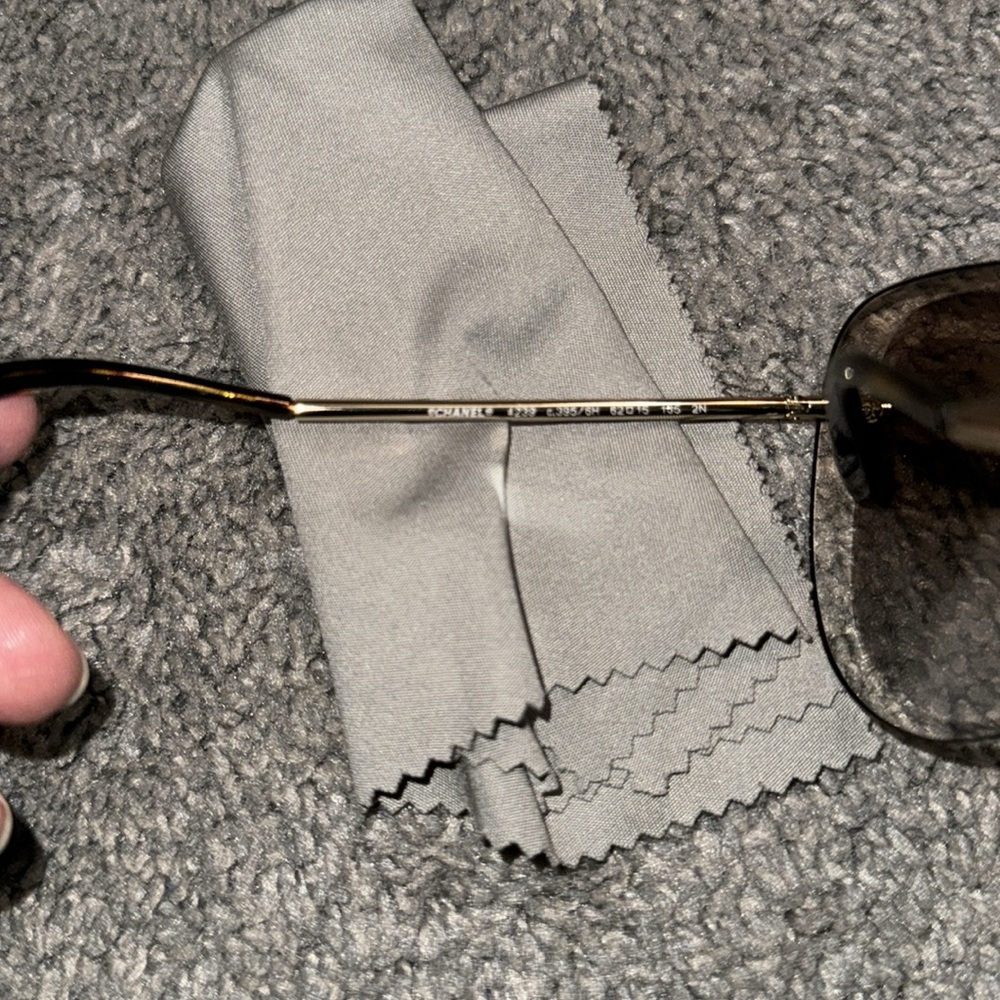 Chanel sunglasses - Picture 5 of 7